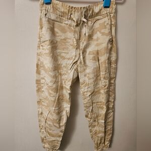 Levi's NWOT Cream Camouflage Jogger Pants